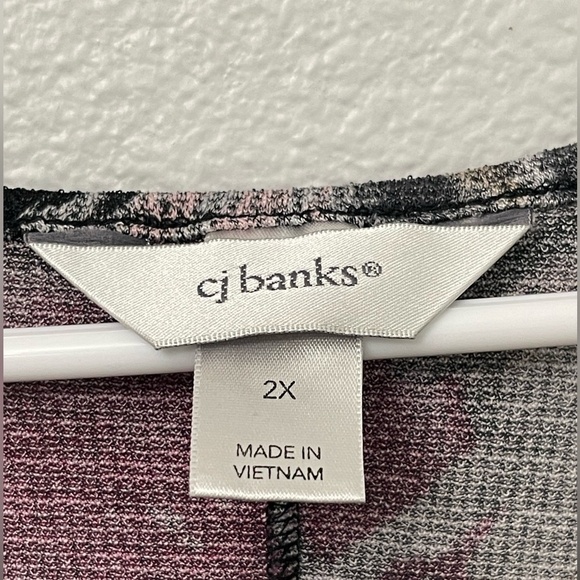 CJ Banks Stretch Knit Hi Lo Hem Blouse Artsy Size 2X - Picture 2 of 6